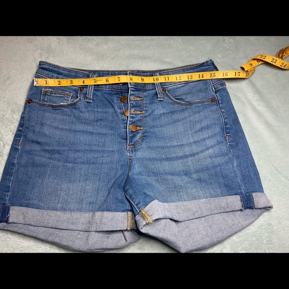 Universal Thread Junior Shorts - Picture 3 of 4